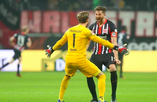  莱比锡红牛客场逆转法兰克福延续强势表现