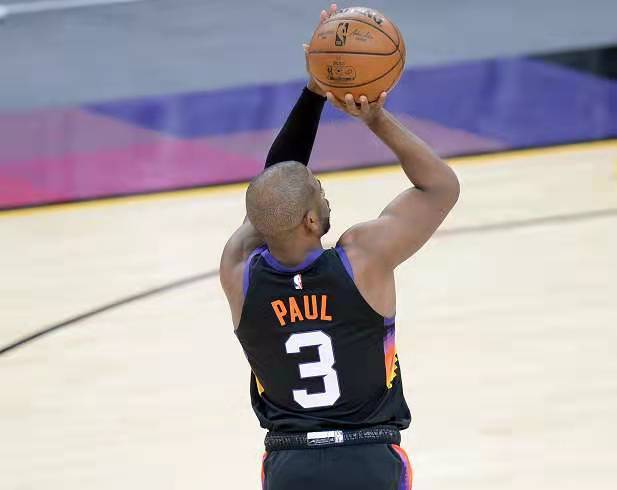  太阳狂飙三分雨，布克领衔击败快船队