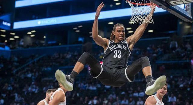  克拉克斯顿护框出色，篮网击败老鹰冲击前四